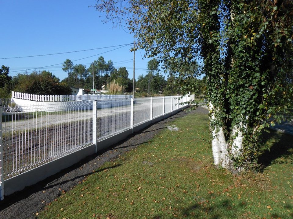 Fourniture & pose clôture en Panneau Rigide à SALLES (33)